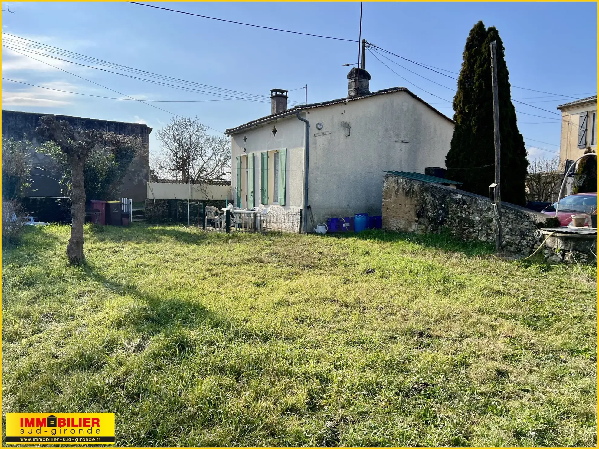 Maison en pierre avec jardin et garages à Barsac, proche commodités 