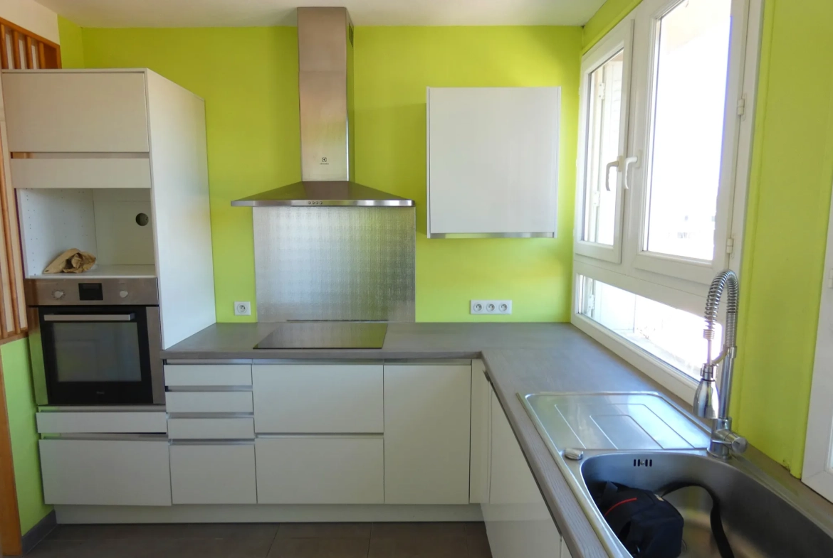 Appartement 4 pièces lumineux avec vue dégagée et garage à Aurillac 