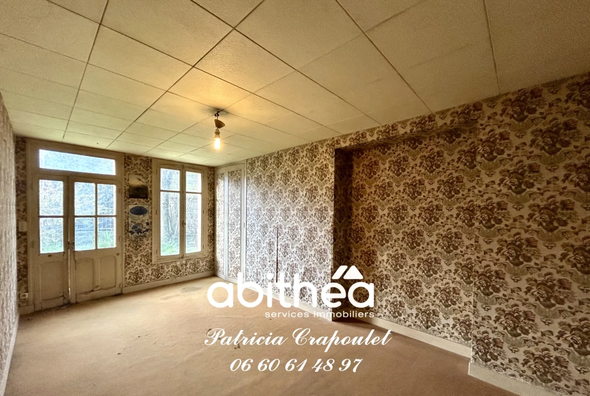 Grande maison à rénover à Coulonges, proche Angoulême - 6 chambres et dépendances 
