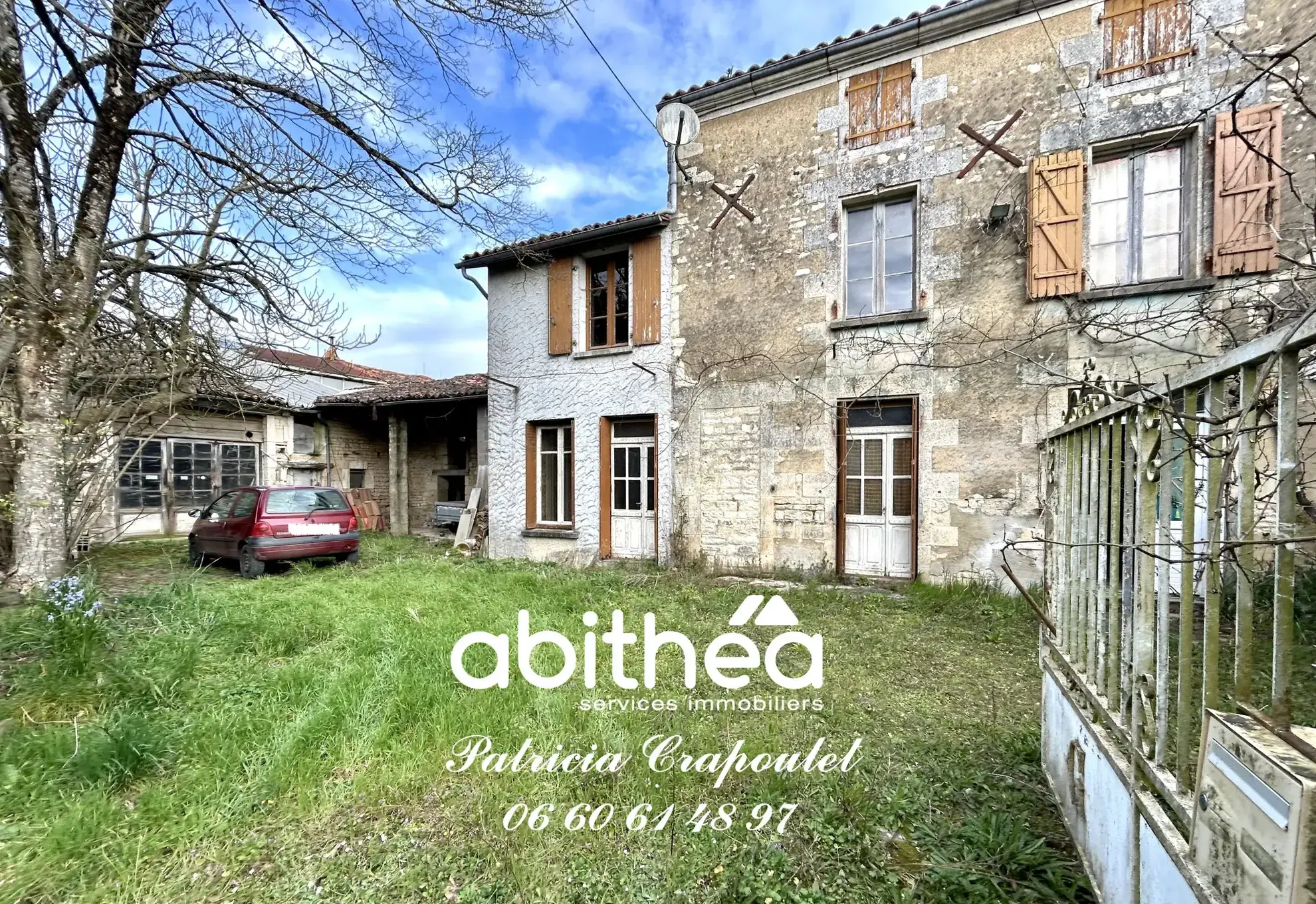 Grande maison à rénover à Coulonges, proche Angoulême - 6 chambres et dépendances 