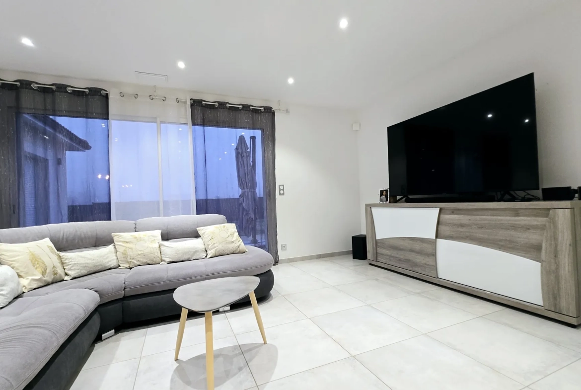 Maison moderne de 2020 avec terrain clos à Sainte-Magne-de-Castillon 