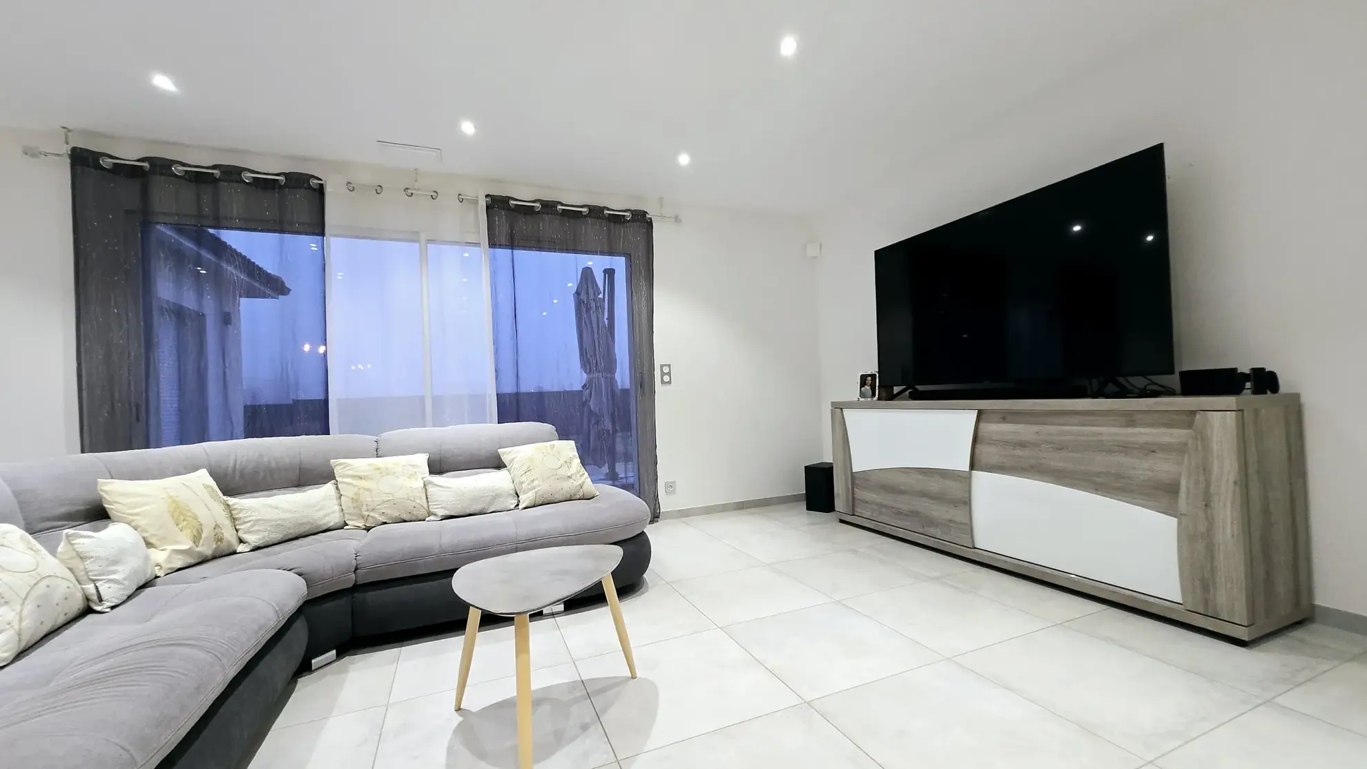 Maison moderne de 2020 avec terrain clos à Sainte-Magne-de-Castillon 