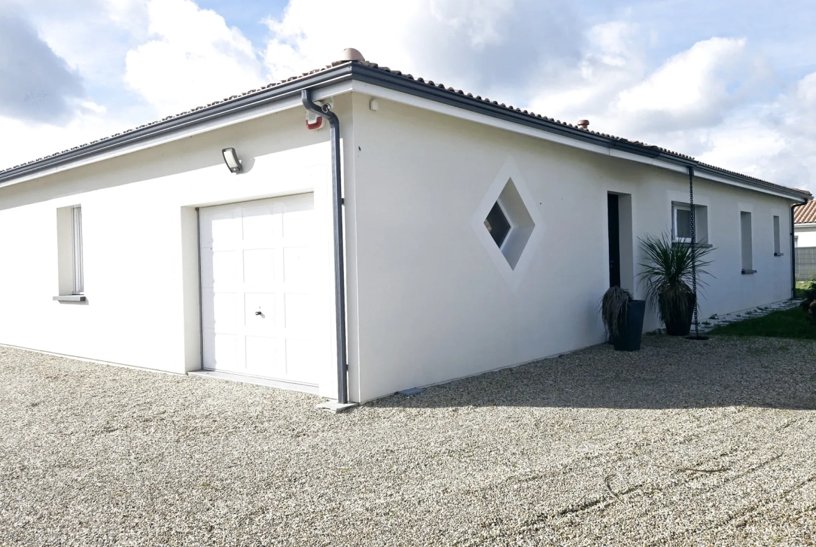 Maison moderne de 2020 avec terrain clos à Sainte-Magne-de-Castillon 