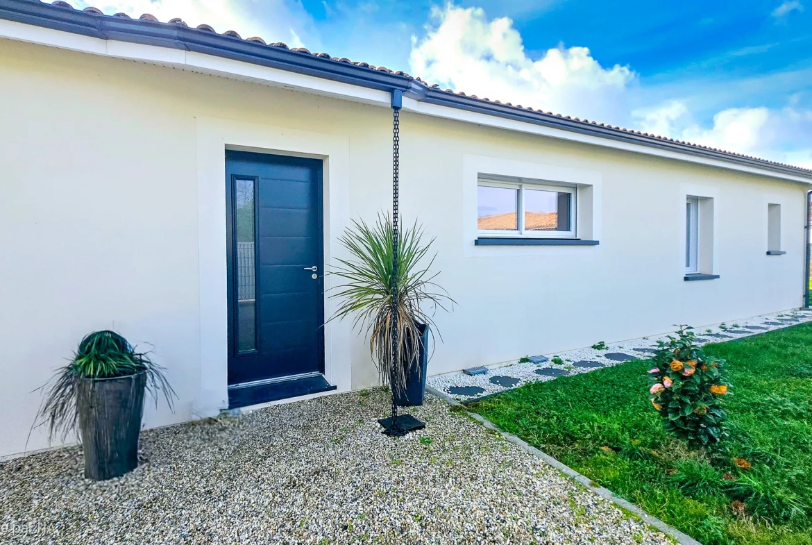 Maison moderne de 2020 avec terrain clos à Sainte-Magne-de-Castillon 