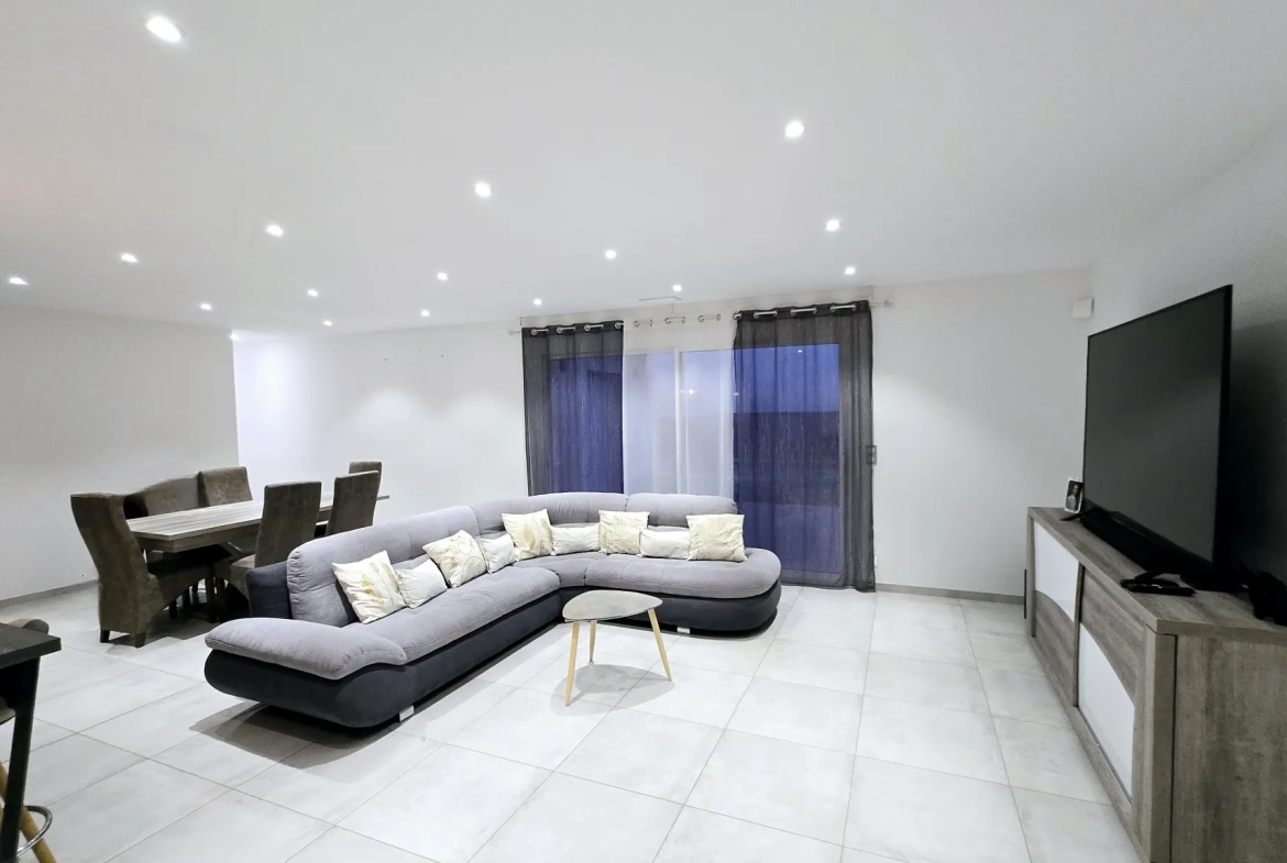 Maison moderne de 2020 avec terrain clos à Sainte-Magne-de-Castillon 