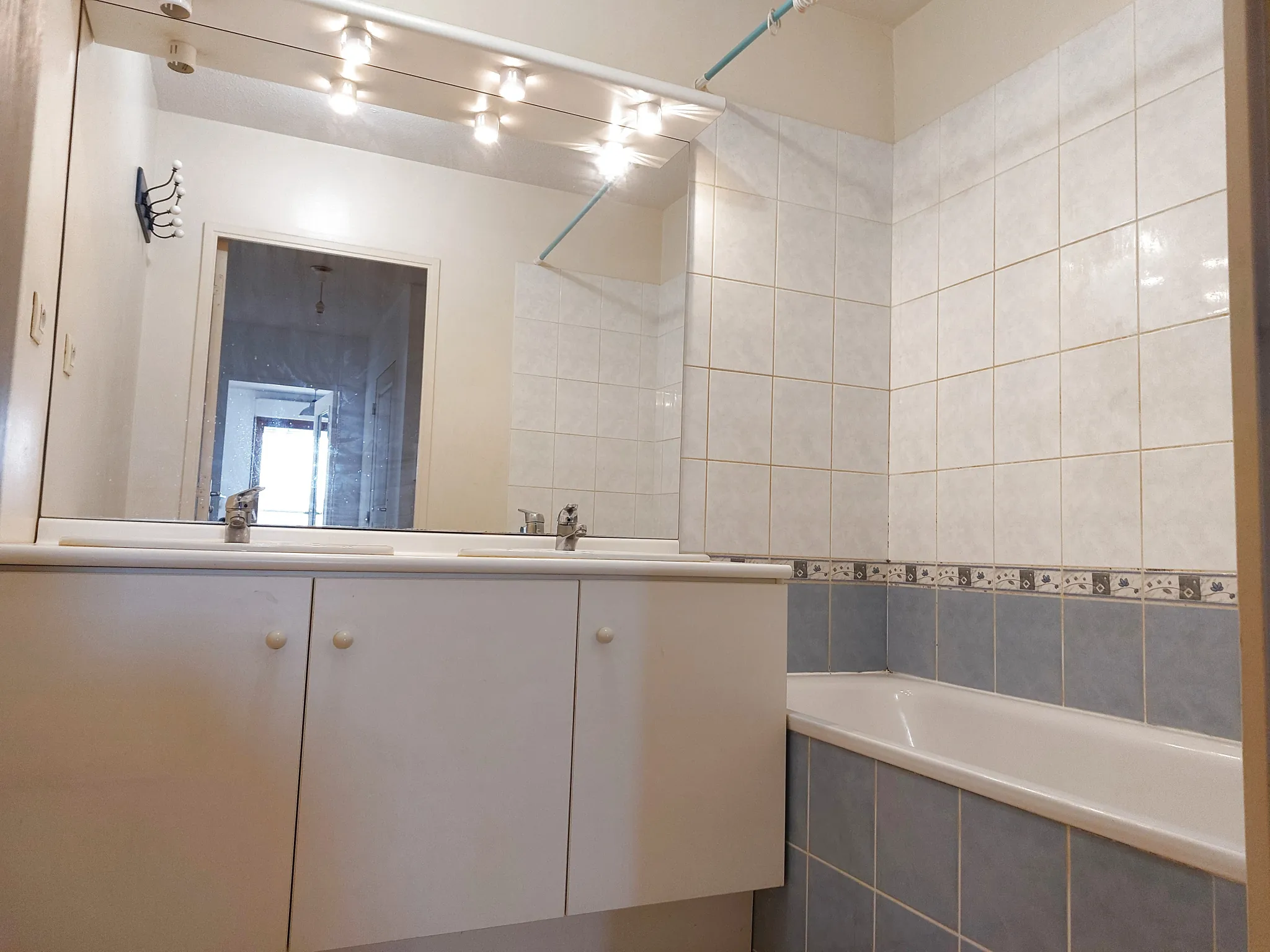 À vendre appartement de type 3 avec loggia et garage à Lunel 