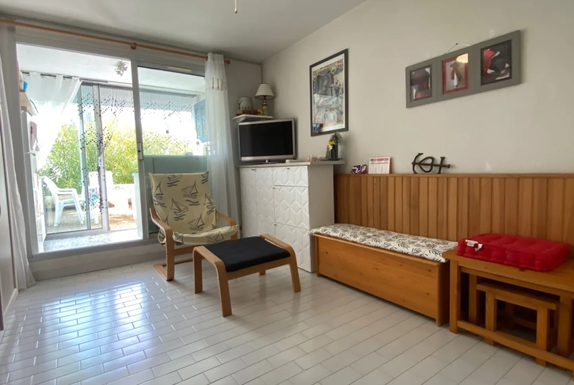 Studio meublé de 26m² avec terrasse et garage au Grau du Roi 
