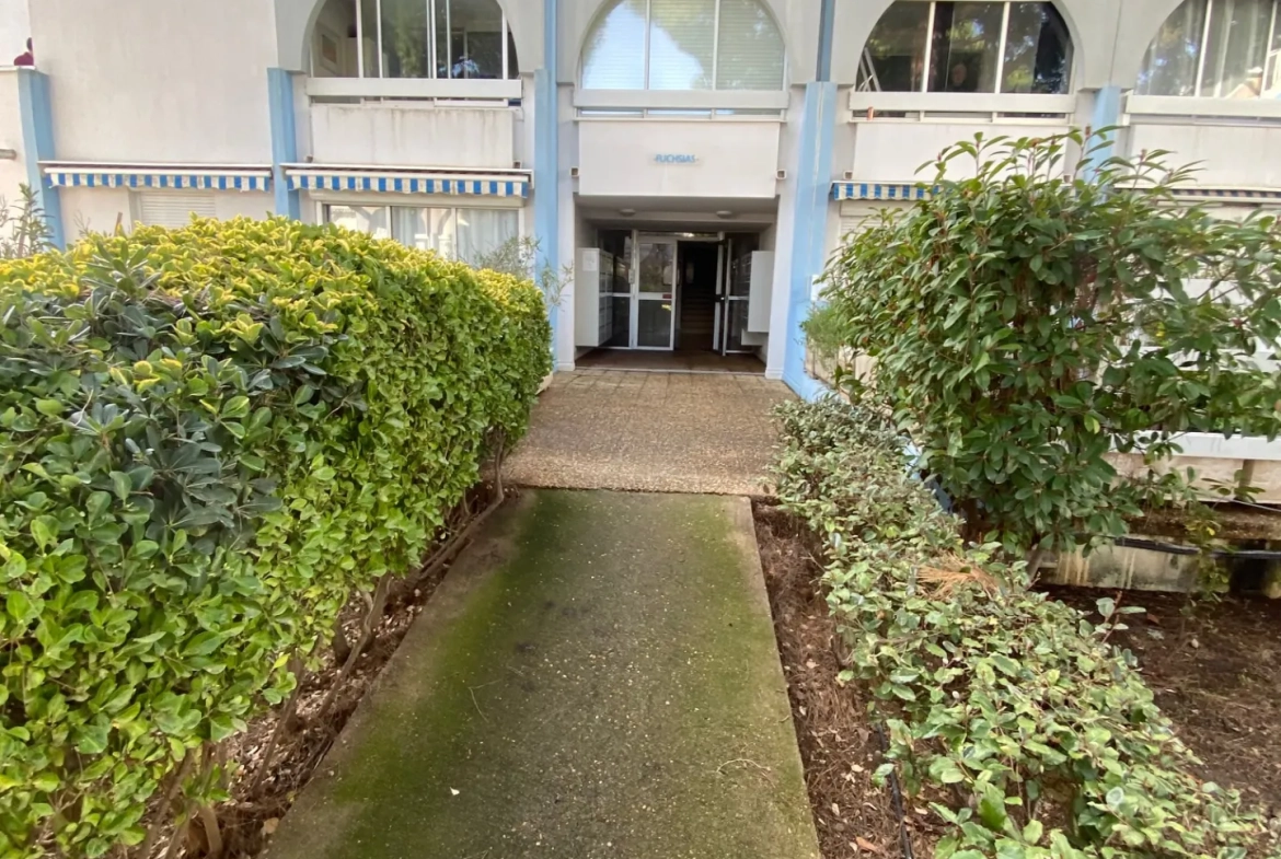Studio meublé de 26m² avec terrasse et garage au Grau du Roi 
