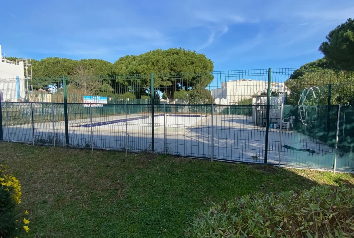 Studio meublé de 26m² avec terrasse et garage au Grau du Roi 