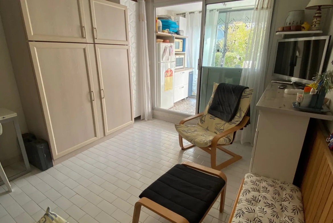 Studio meublé de 26m² avec terrasse et garage au Grau du Roi 