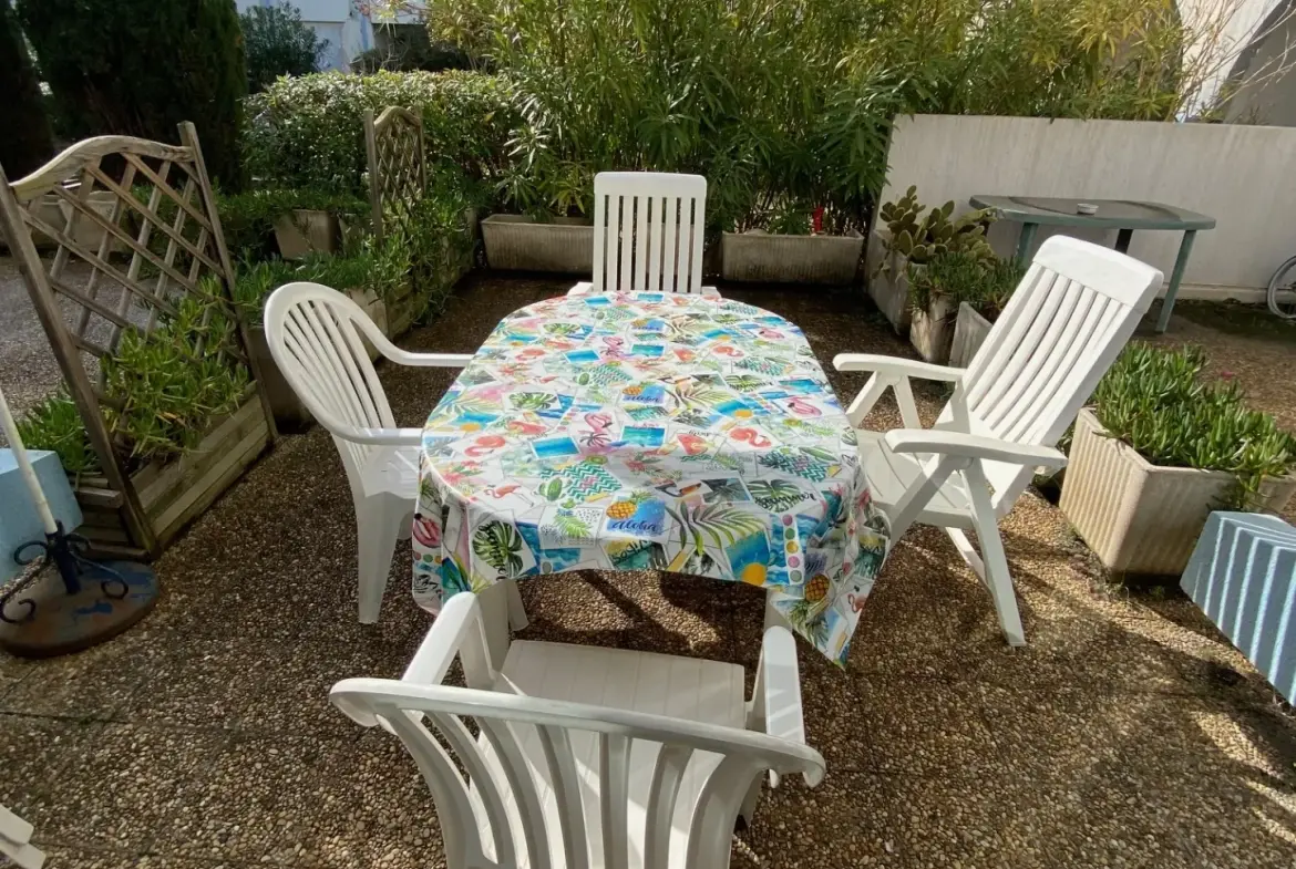 Studio meublé de 26m² avec terrasse et garage au Grau du Roi 
