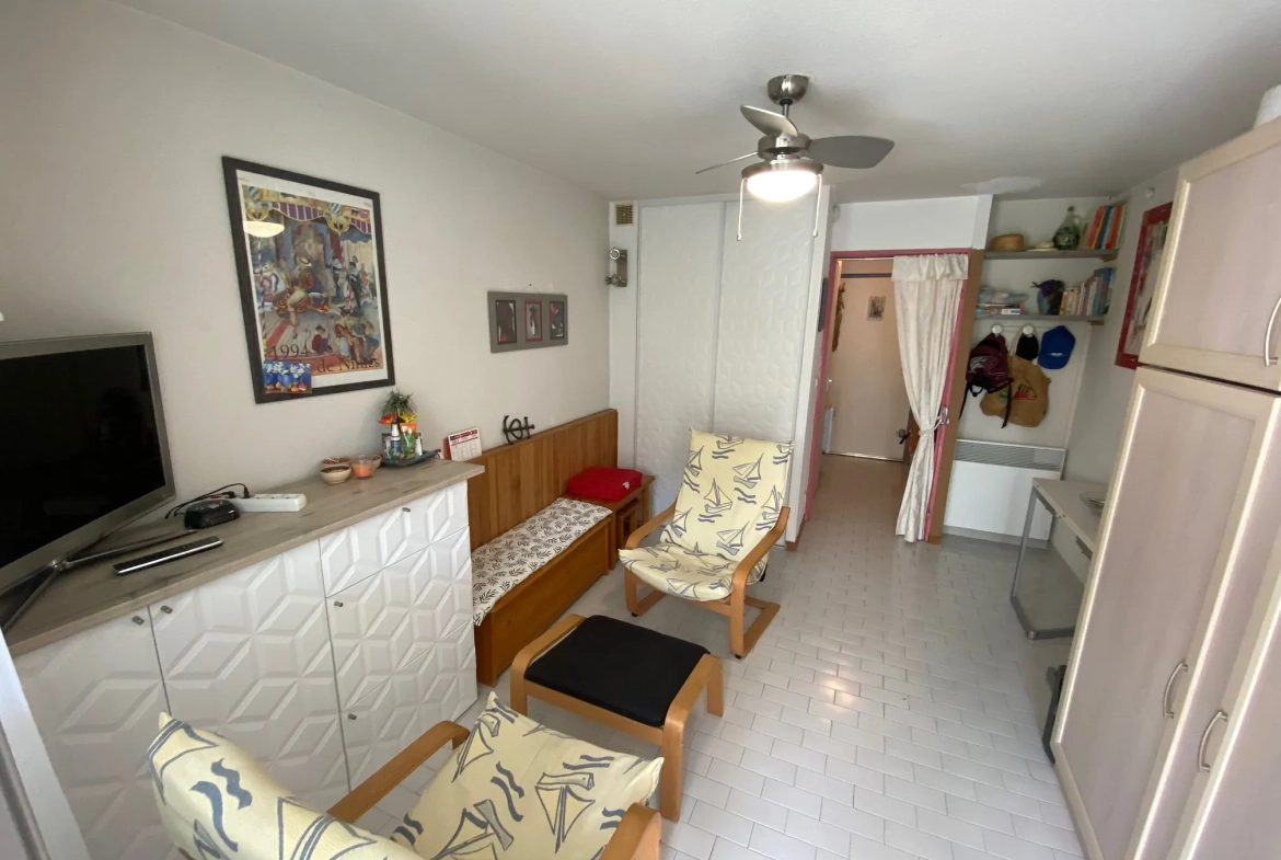 Studio meublé de 26m² avec terrasse et garage au Grau du Roi 