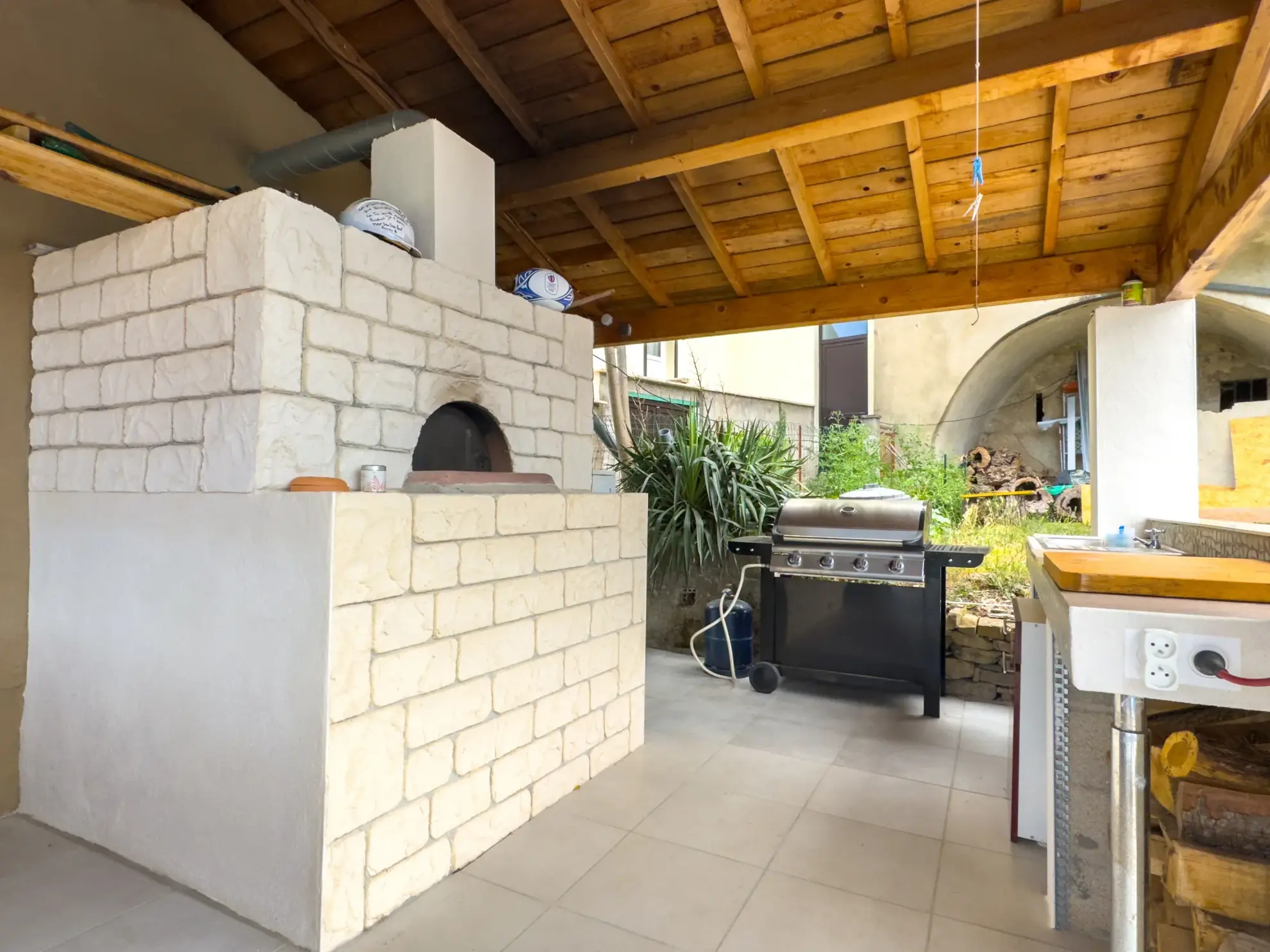 Maison rénovée avec piscine, 4 chambres, grand terrain à Privas secteur Ruissol 