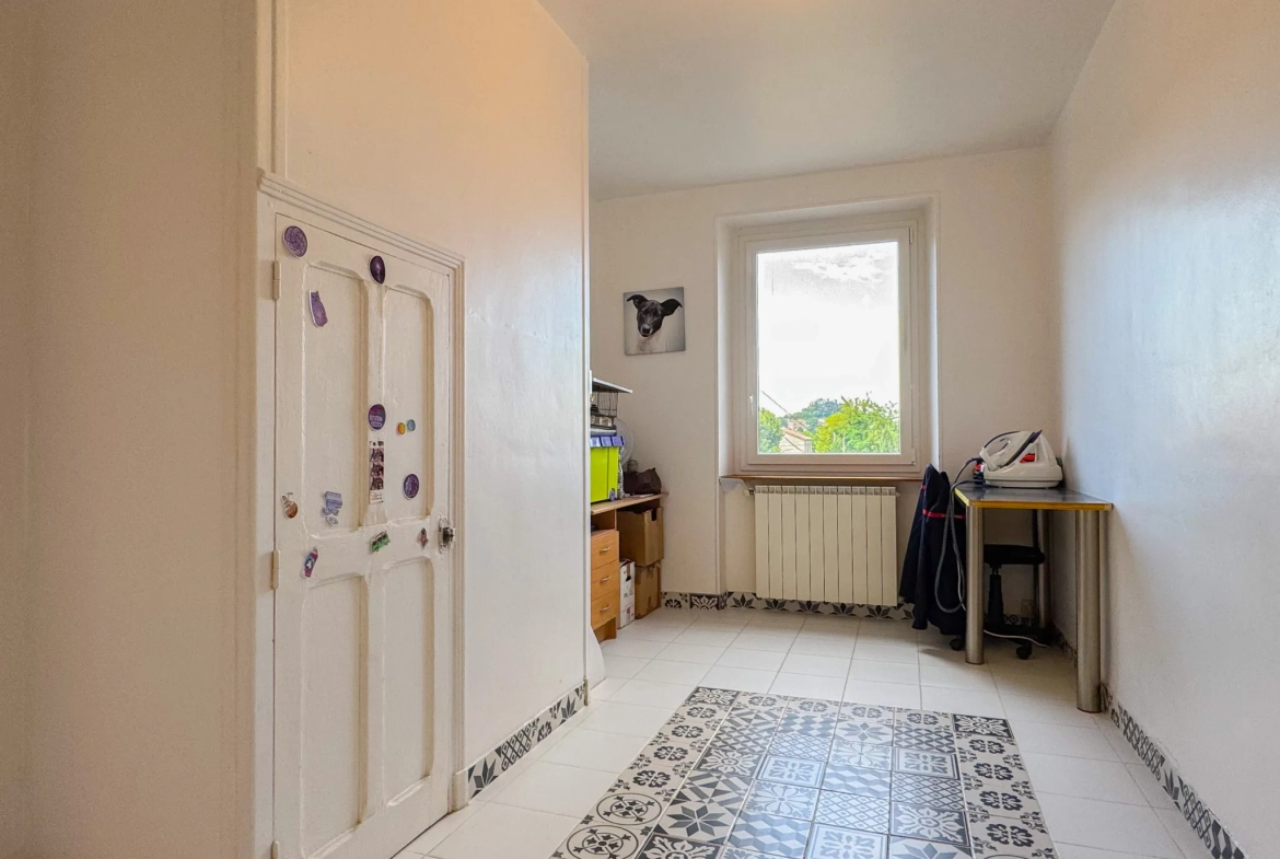 Maison rénovée avec piscine, 4 chambres, grand terrain à Privas secteur Ruissol 