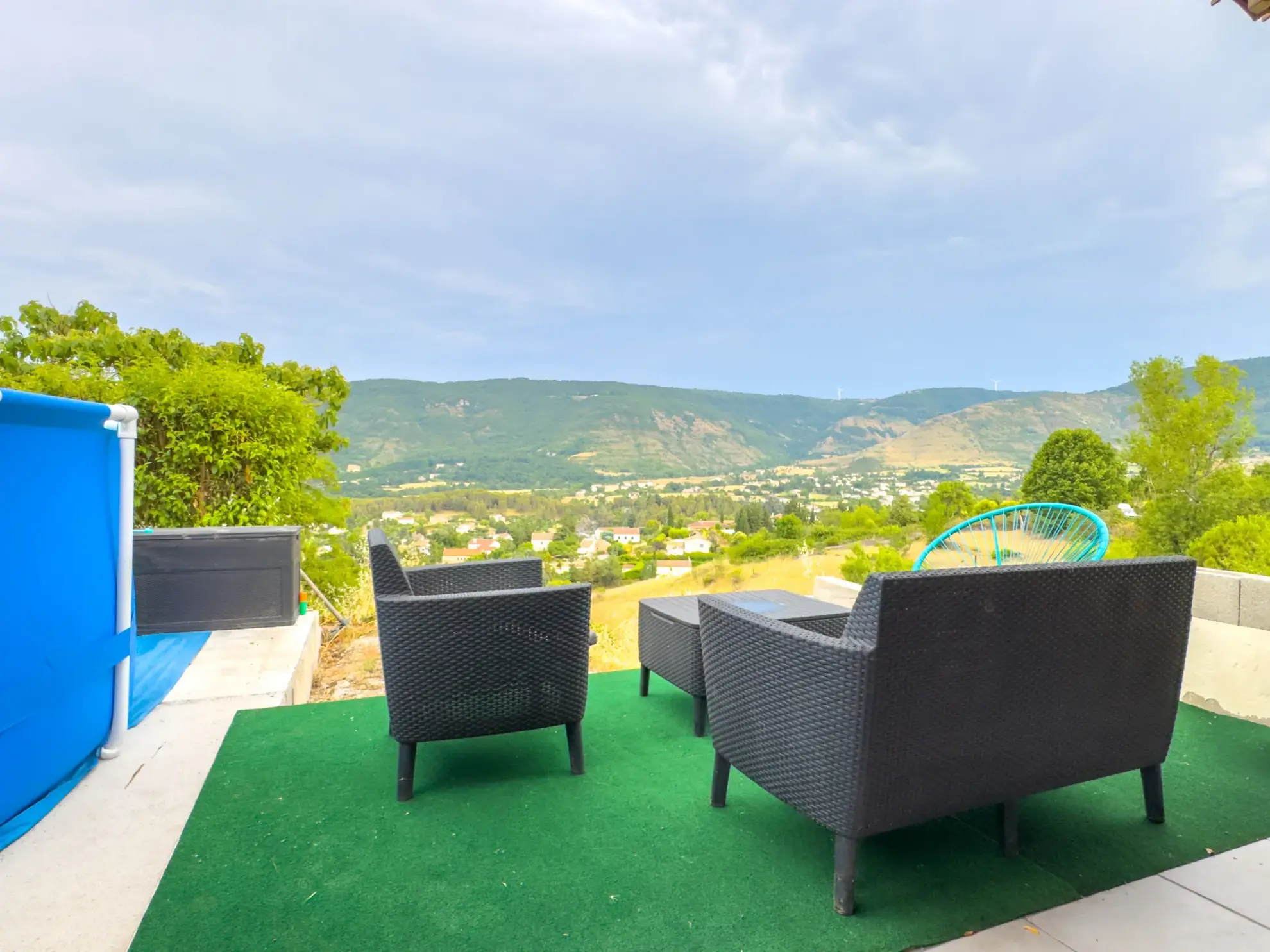 Maison rénovée avec piscine, 4 chambres, grand terrain à Privas secteur Ruissol 