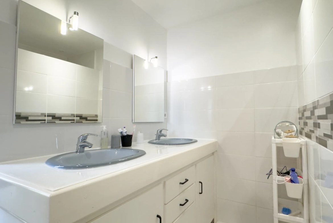 Maison rénovée avec piscine, 4 chambres, grand terrain à Privas secteur Ruissol 