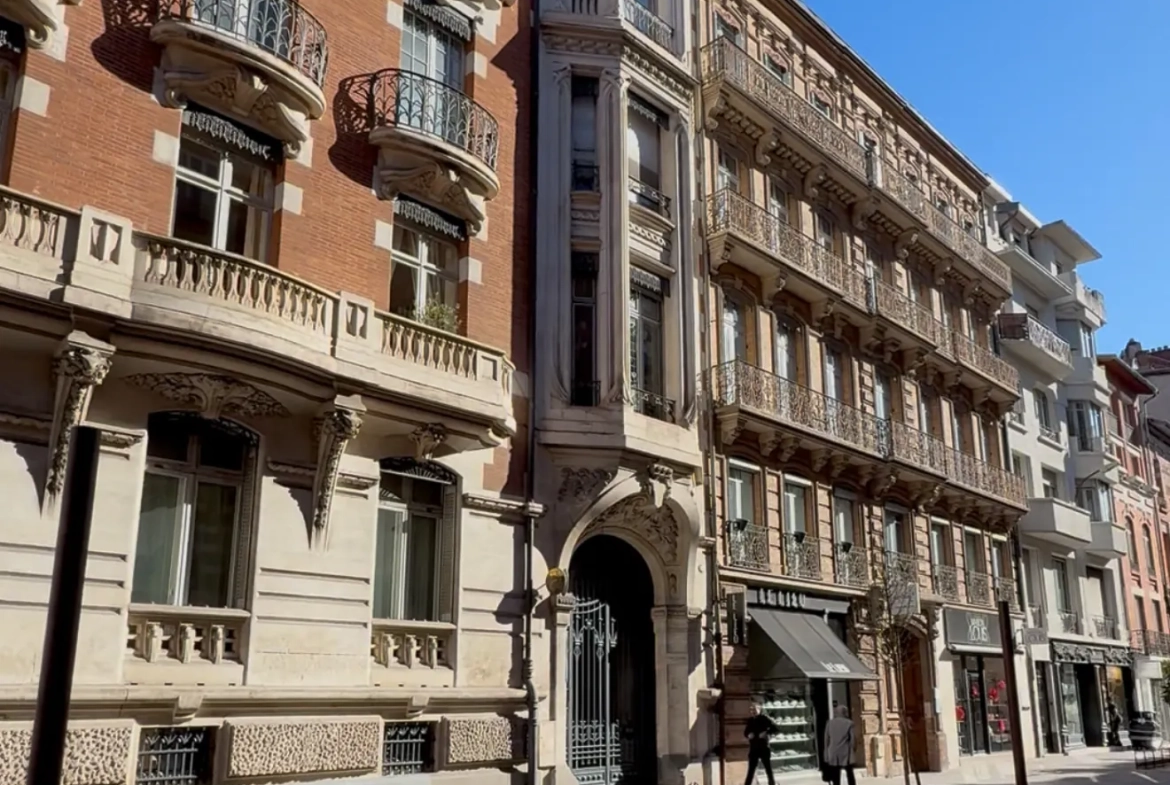 Appartement T3 à rénover au dernier étage rue de Metz, Toulouse - Excellente localisation 