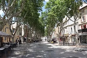 Ensemble immobilier à vendre à Istres avec rendement locatif élevé 