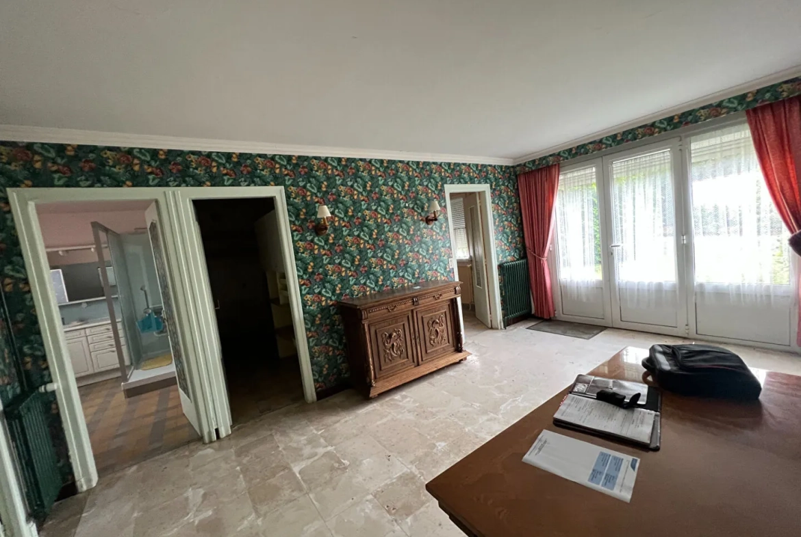Maison à vendre à Sours avec dépendances et grand terrain de 2500 m² 