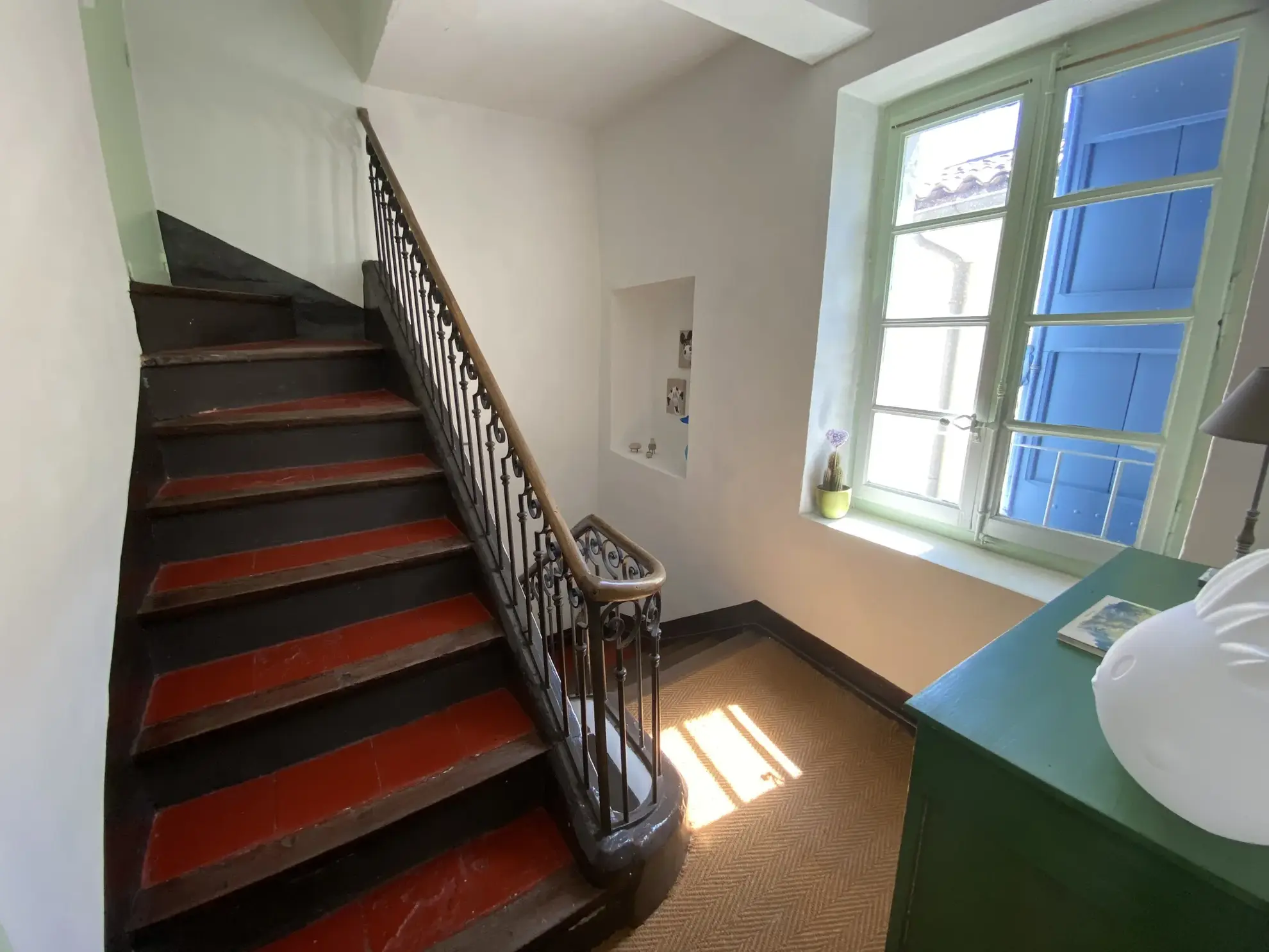 Maison de village à Anduze avec 2 chambres, bureau et garage - Centre-ville idéal 
