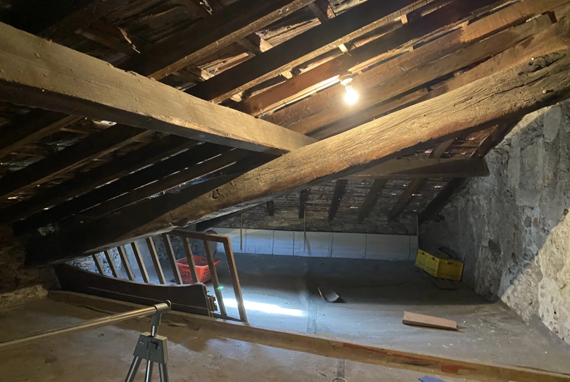 Maison de village à Anduze avec 2 chambres, bureau et garage - Centre-ville idéal 