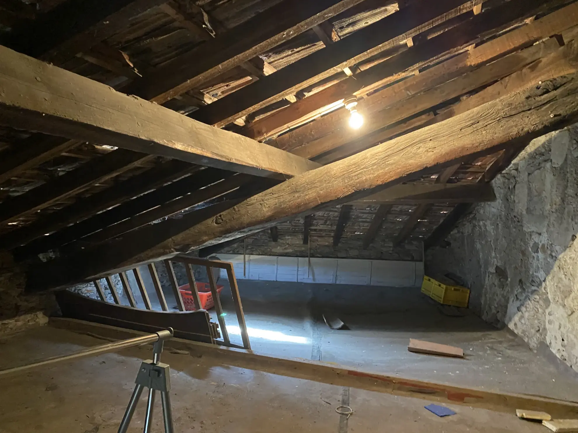 Maison de village à Anduze avec 2 chambres, bureau et garage - Centre-ville idéal 