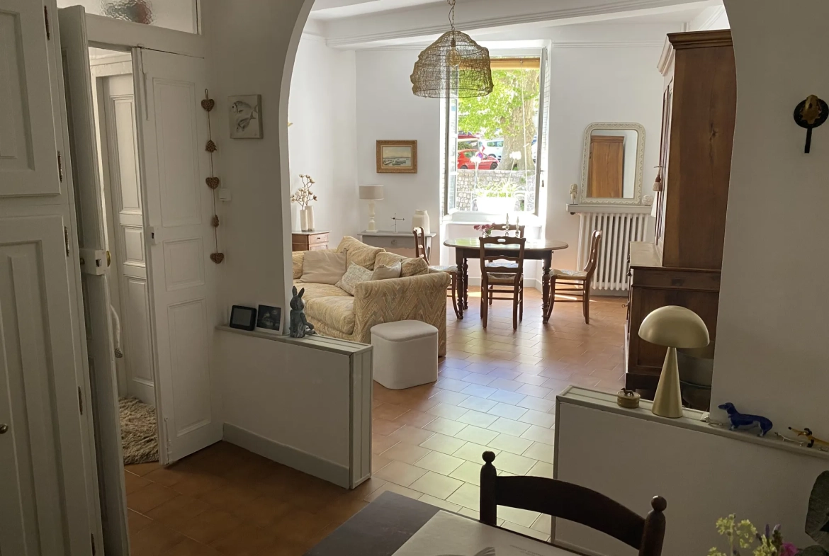 Maison de village à Anduze avec 2 chambres, bureau et garage - Centre-ville idéal 