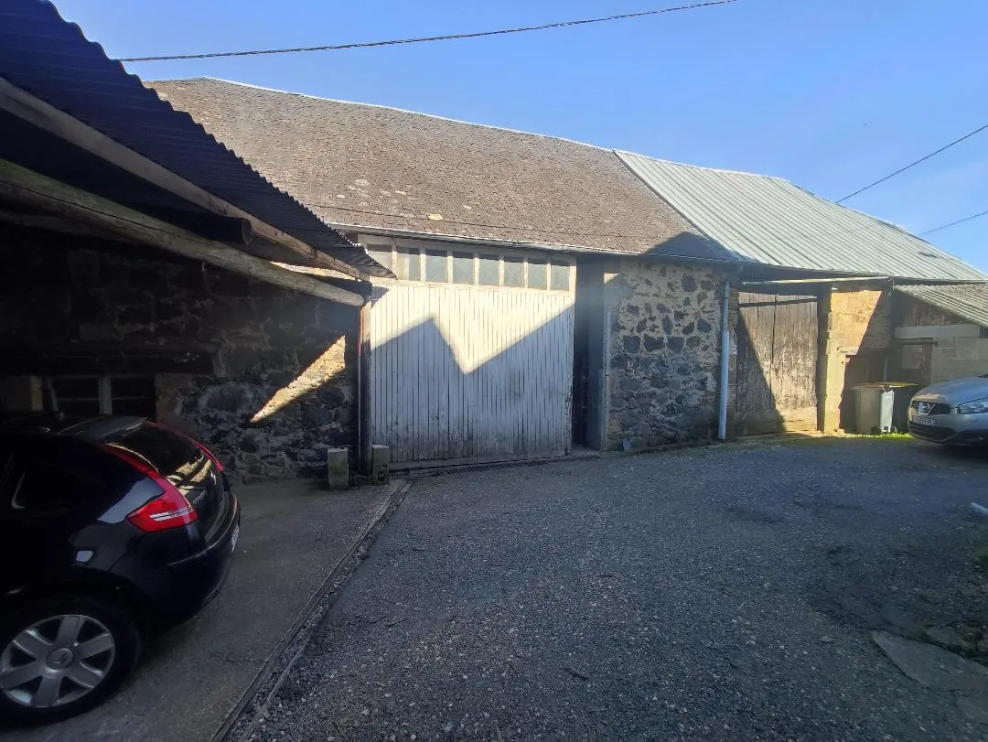 Maison de caractère avec dépendances à Saint-Féréol en vente 