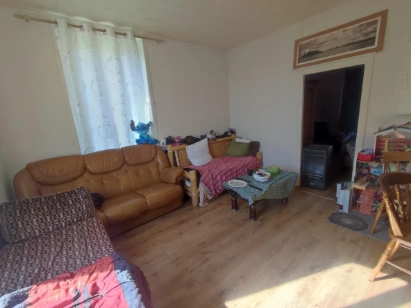 Maison de caractère avec dépendances à Saint-Féréol en vente