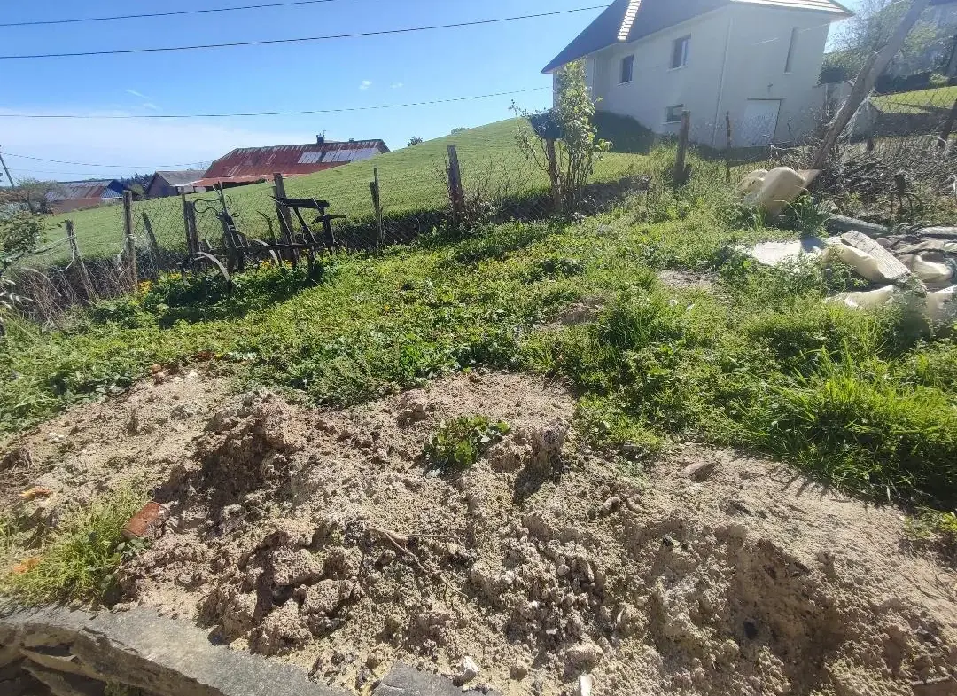 Maison de caractère avec dépendances à Saint-Féréol en vente 