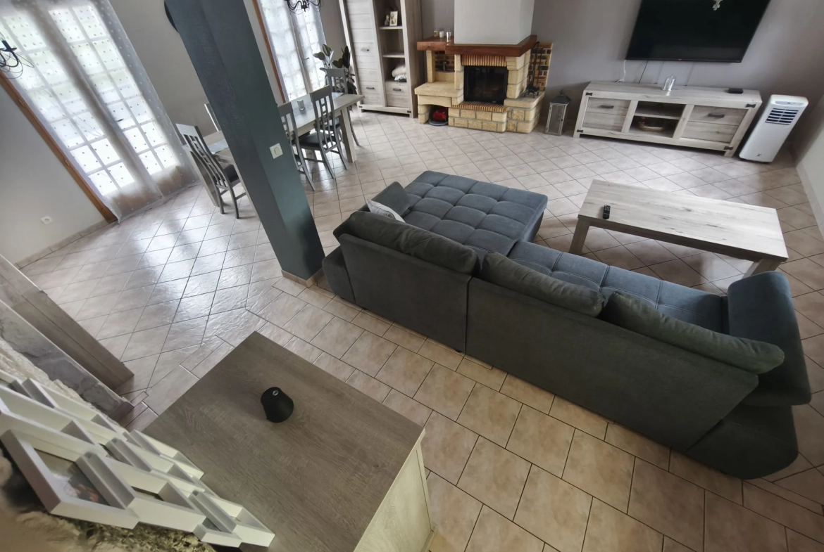 Belle maison à vendre à Challes avec piscine, grand jardin et garage 