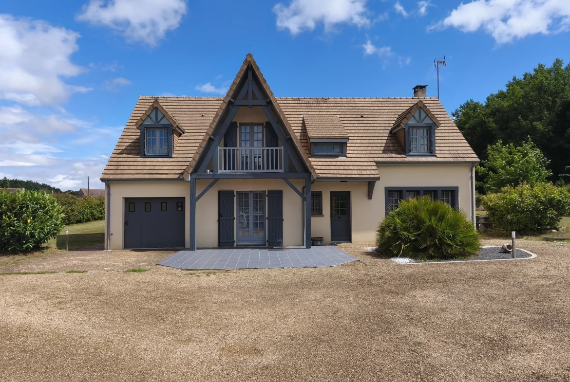 Belle maison à vendre à Challes avec piscine, grand jardin et garage 