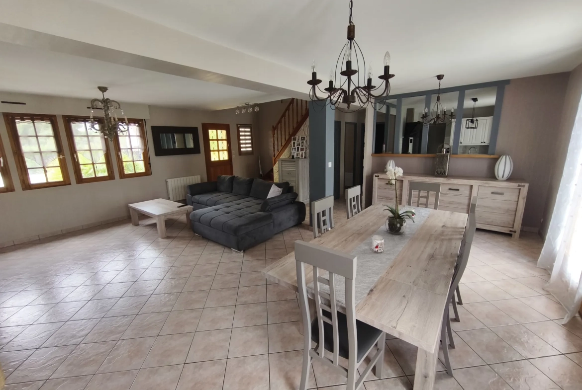 Belle maison à vendre à Challes avec piscine, grand jardin et garage 