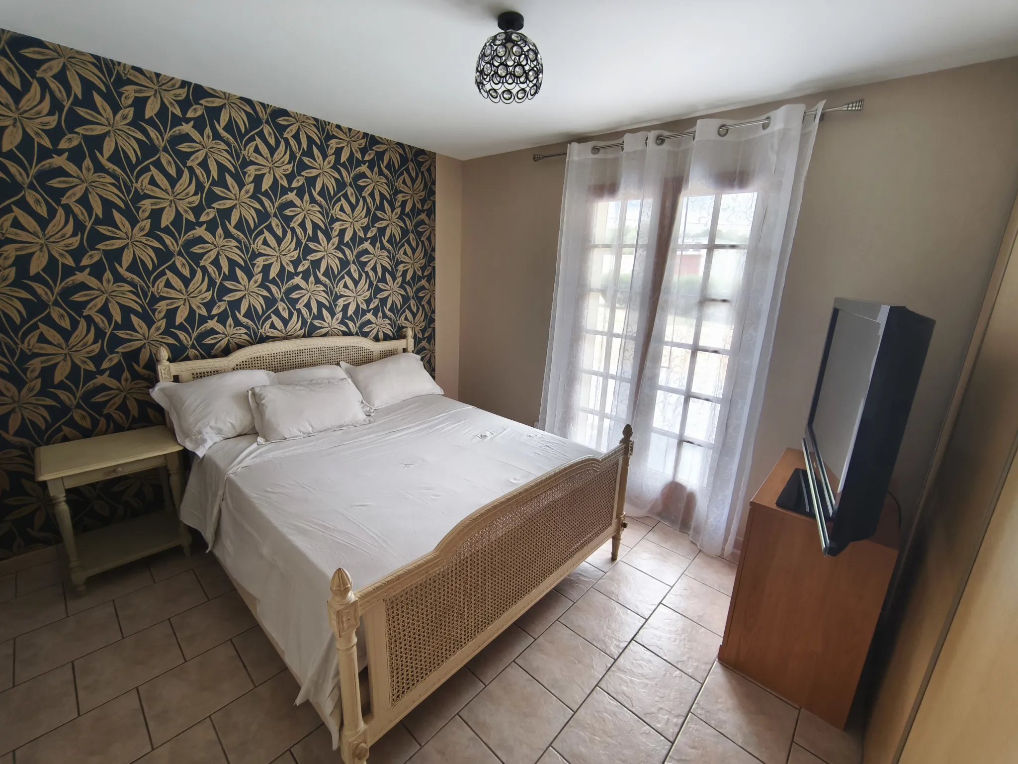 Belle maison à vendre à Challes avec piscine, grand jardin et garage 