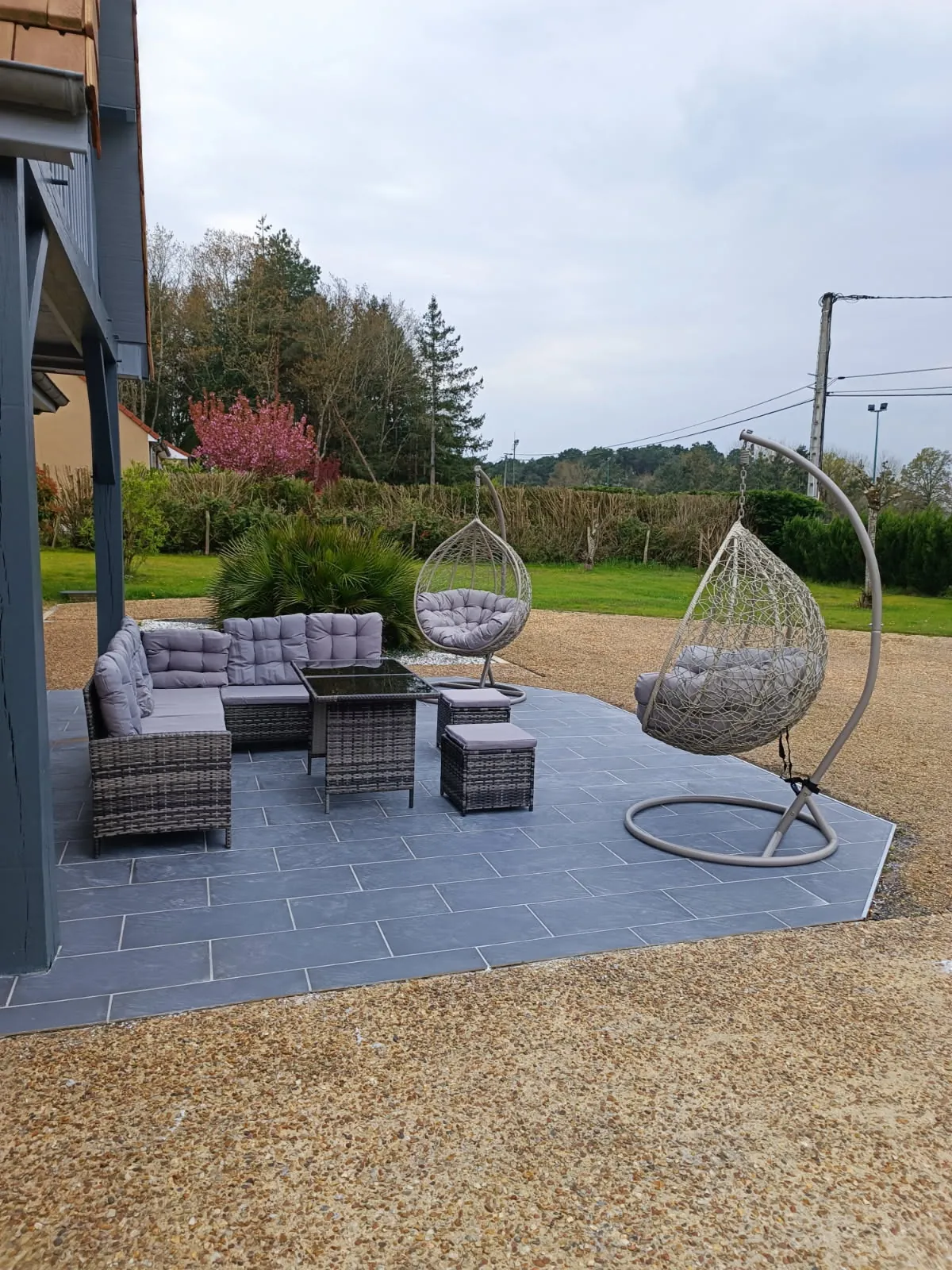 Belle maison à vendre à Challes avec piscine, grand jardin et garage 
