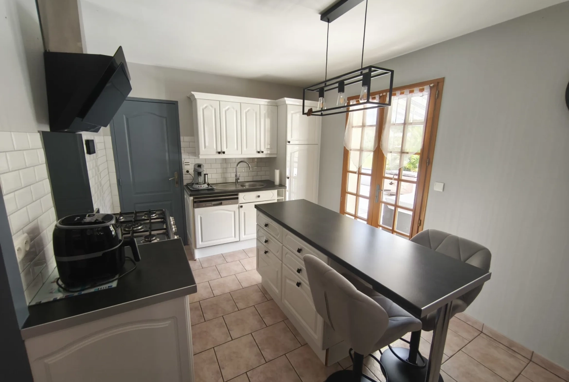 Belle maison à vendre à Challes avec piscine, grand jardin et garage 