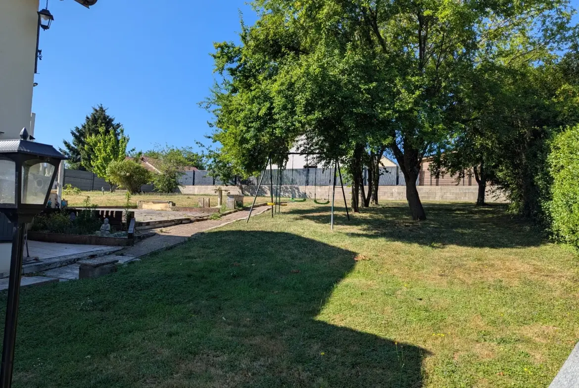 Maison individuelle à Arc-les-Gray de 116 m² avec jardin et garage 