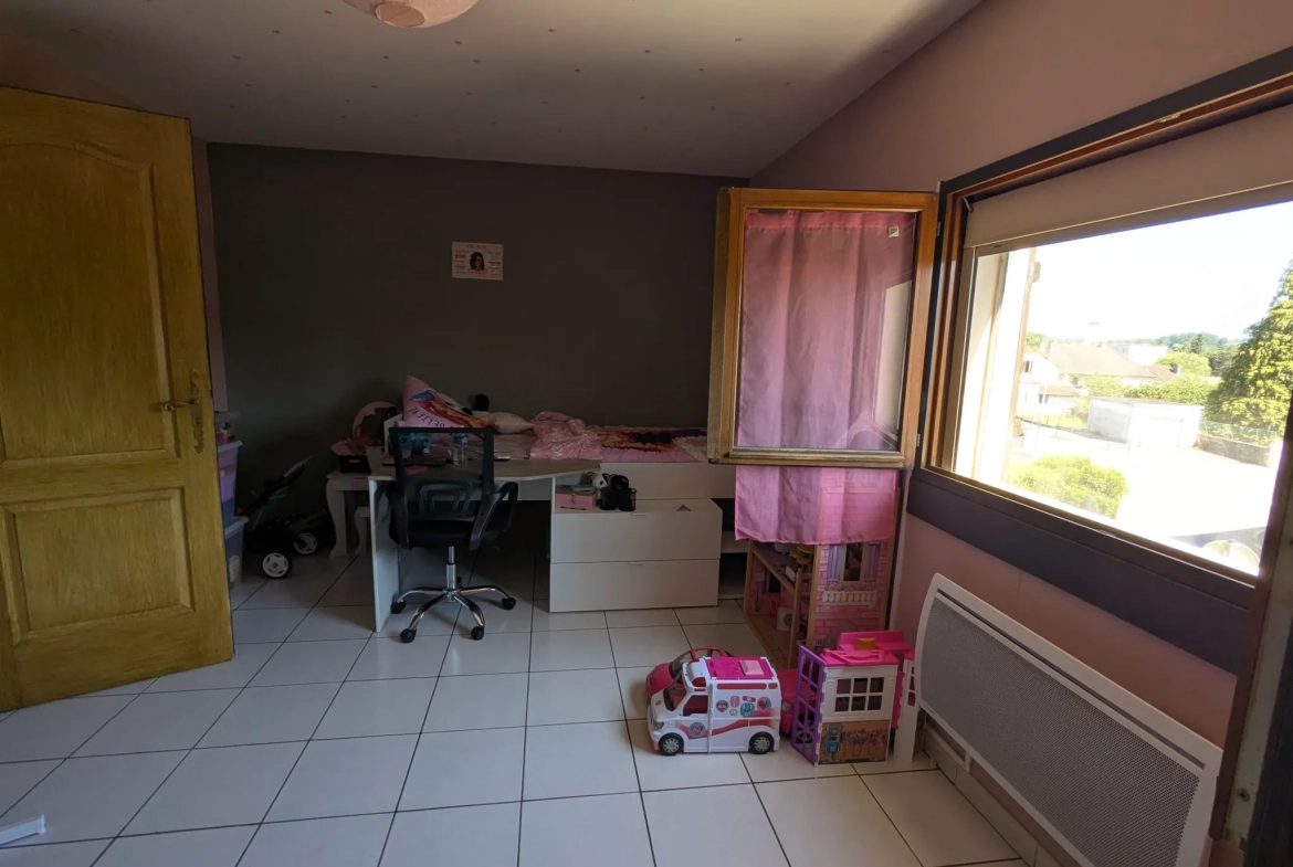 Maison individuelle à Arc-les-Gray de 116 m² avec jardin et garage 