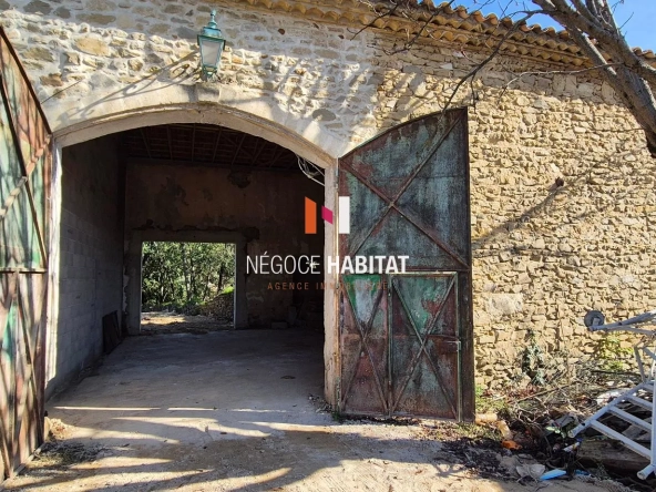 Grande grange à aménager de 150 m² avec terrain à Beauvoisin