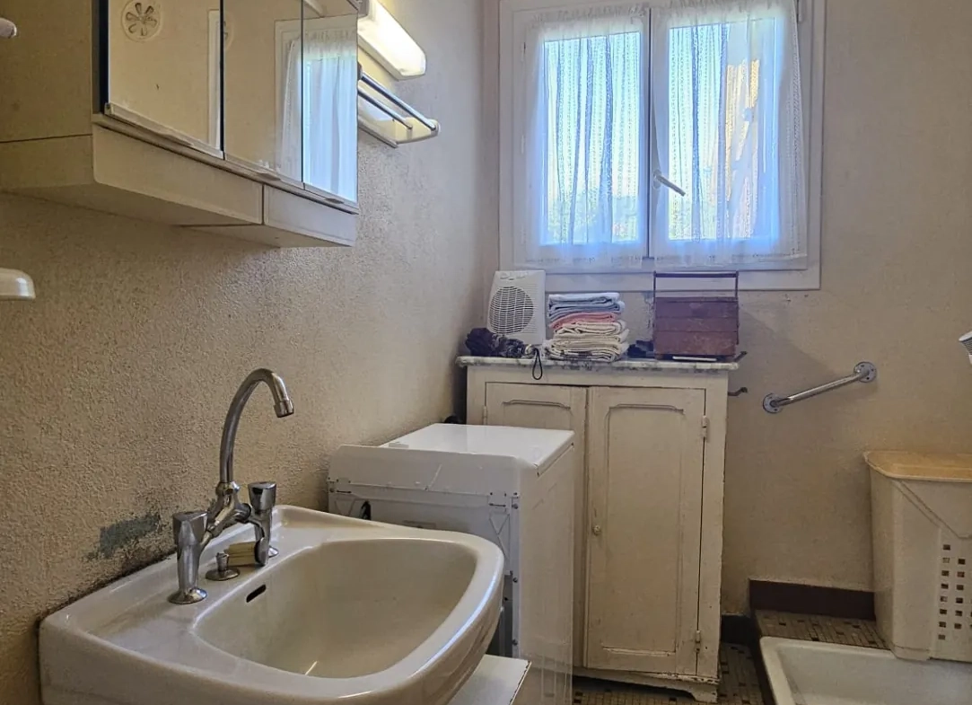 Maison en pierre à rénover à Sansac-Veinazès - Potentiel avec garage et jardin 