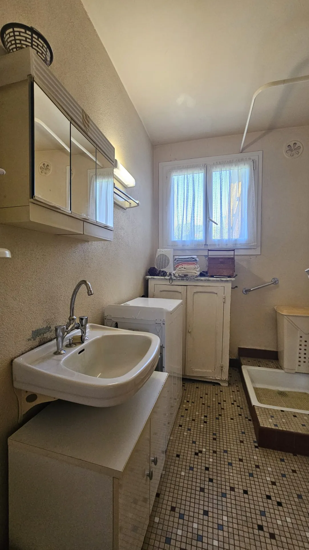 Maison en pierre à rénover à Sansac-Veinazès - Potentiel avec garage et jardin 