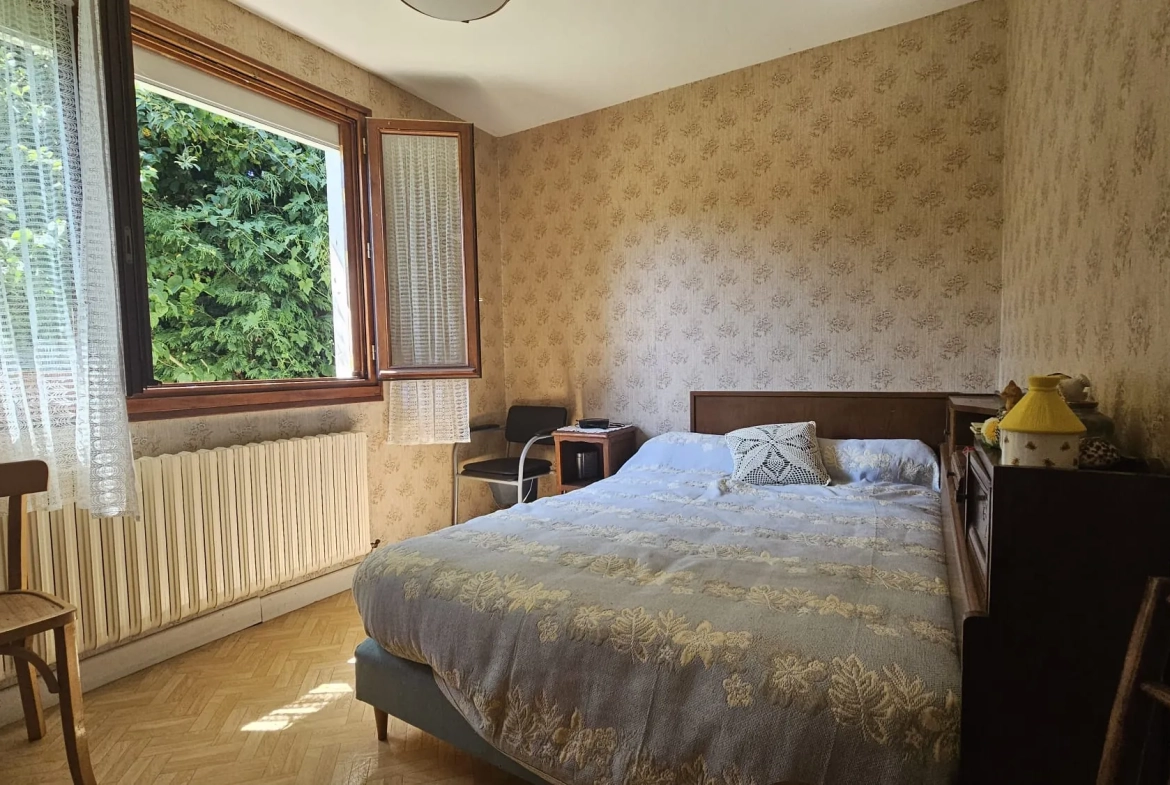 Maison en pierre à rénover à Sansac-Veinazès - Potentiel avec garage et jardin 