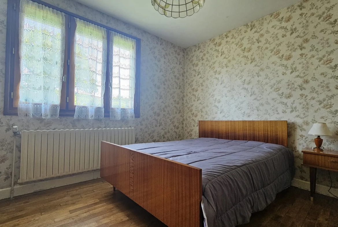 Maison en pierre à rénover à Sansac-Veinazès - Potentiel avec garage et jardin 