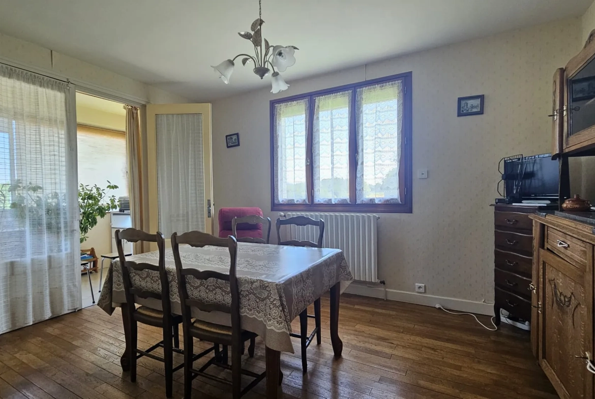Maison en pierre à rénover à Sansac-Veinazès - Potentiel avec garage et jardin 