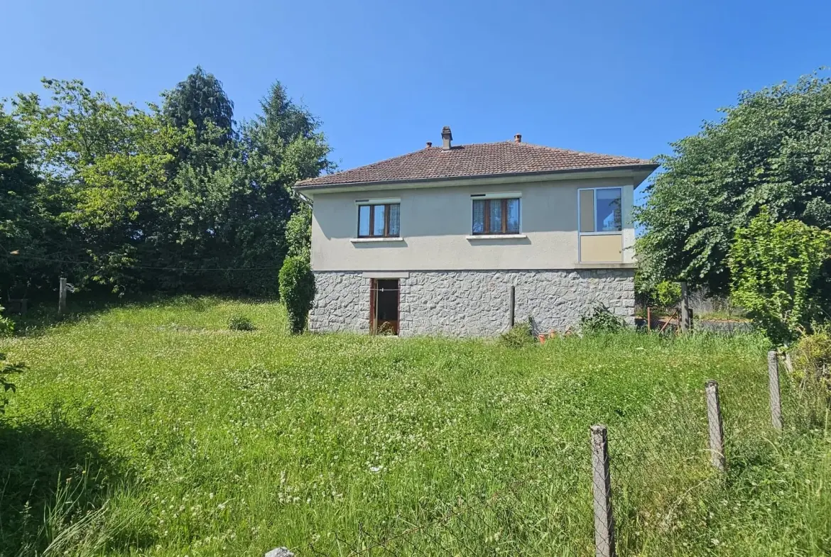 Maison en pierre à rénover à Sansac-Veinazès - Potentiel avec garage et jardin 