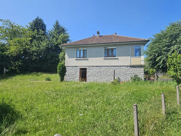 Maison en pierre à rénover à Sansac-Veinazès - Potentiel avec garage et jardin