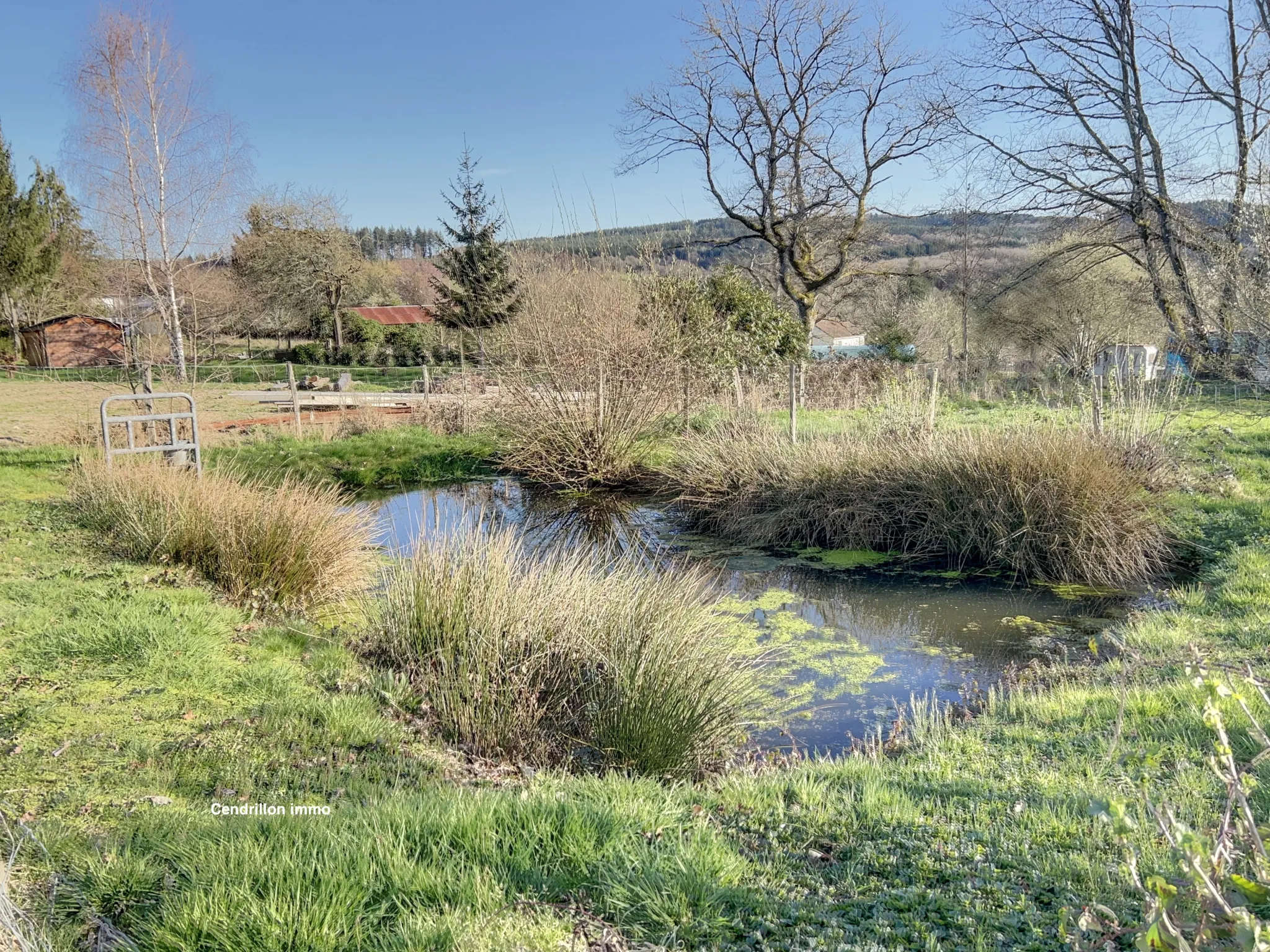 Maison familiale de 3 chambres à Bourganeuf avec garage et grand terrain 