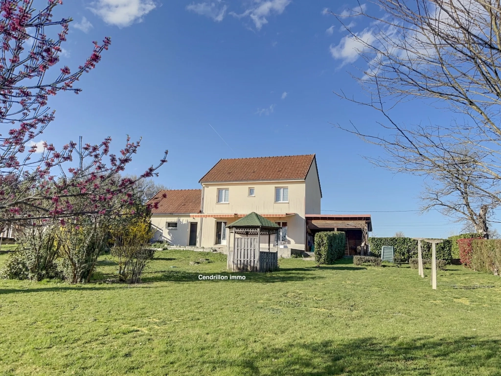 Maison familiale de 3 chambres à Bourganeuf avec garage et grand terrain