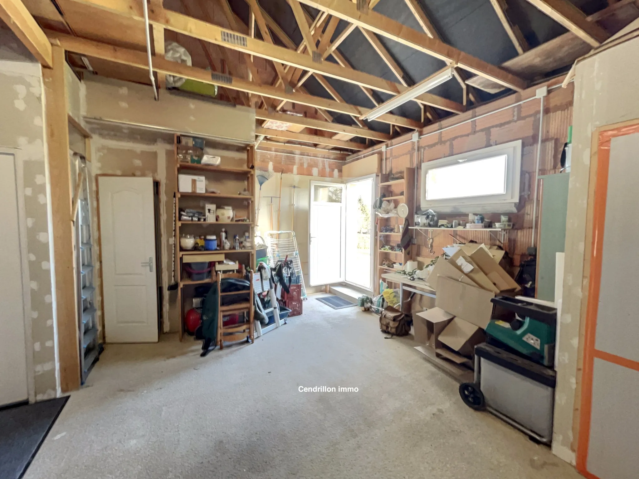 Maison familiale de 3 chambres à Bourganeuf avec garage et grand terrain 