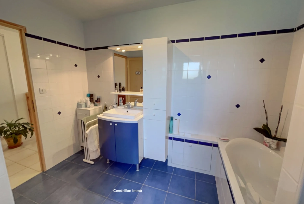Maison familiale de 3 chambres à Bourganeuf avec garage et grand terrain 